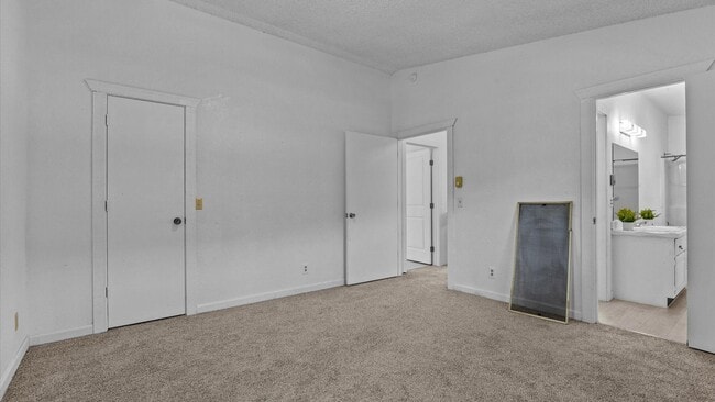 Building Photo - Spacious Home for Rent in Glenwood Springs – Great Location, No HOA!