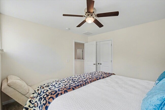 Building Photo - Stunning 5 Bed/3.5 Bath Home in Buckhead East