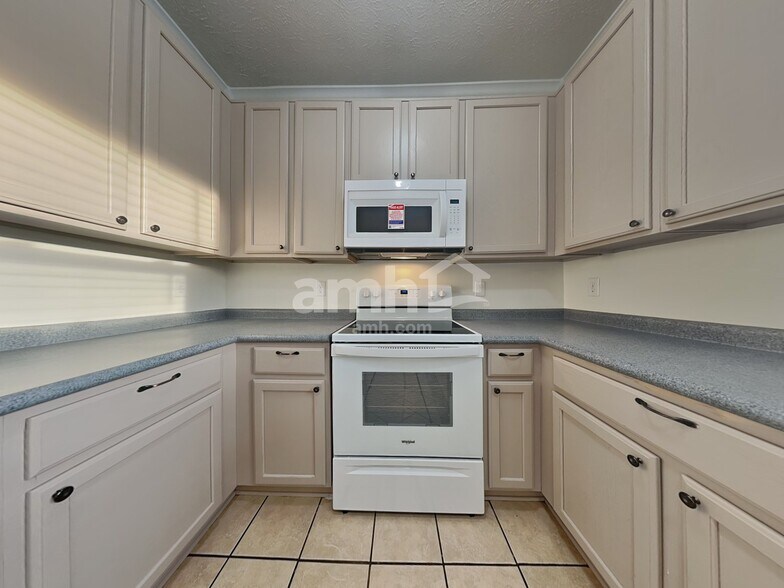 Building Photo - 12373 Carriage Stone Dr