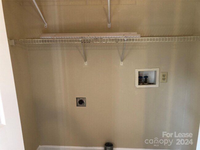 Building Photo - 703 Battleground Rd