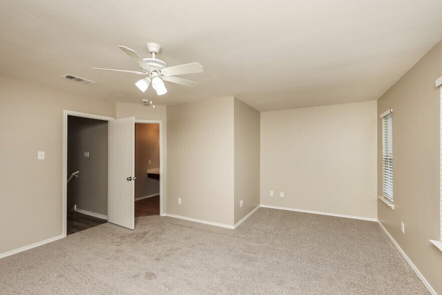 Building Photo - 1148 Tomahawk Dr