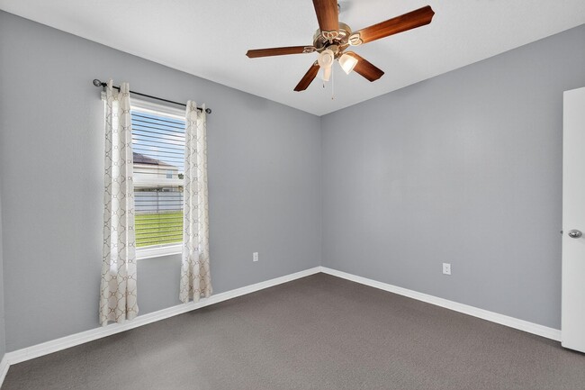 Building Photo - Stunning 5 bed/ 2 bath