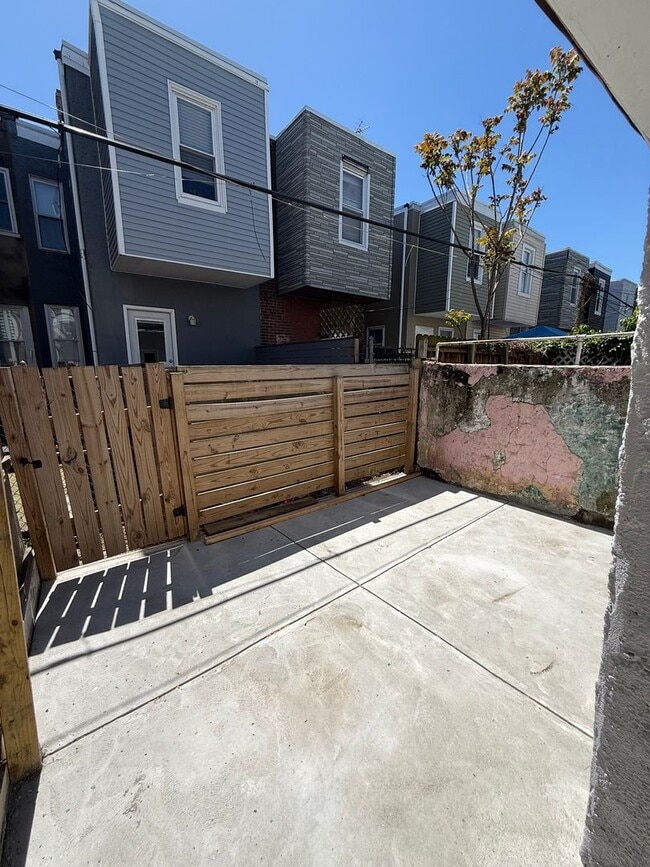Building Photo - Charming 2-Bedroom Home in Port Richmond Available For Rent!