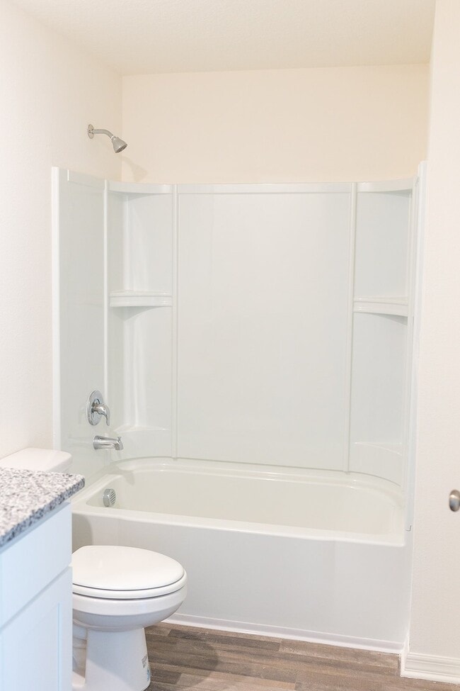 Building Photo - 721 Hillview Loop