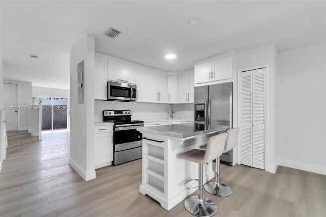 Building Photo - 6514 SW 128th Pl