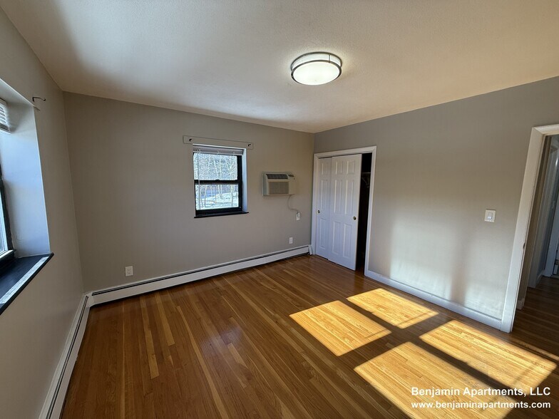 Building Photo - 274 Grove St