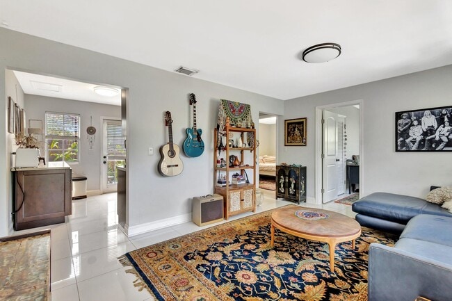 Building Photo - 227 NE 12th St