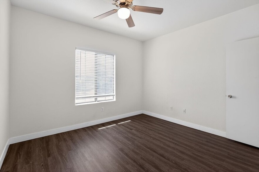 Building Photo - 2060 Rancho Lake Dr