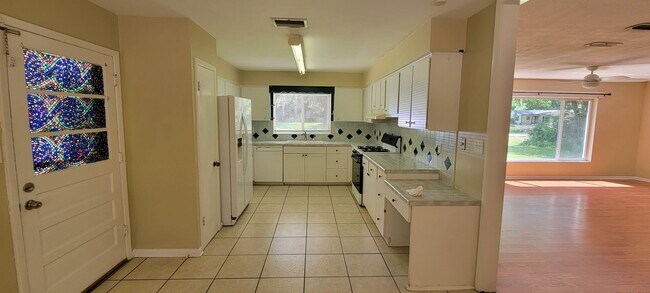 Building Photo - 4/2 (Madison Park) Nice home in quiet neighborhood