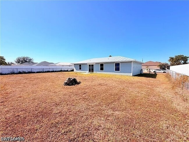 Building Photo - 419 NE 16th Pl