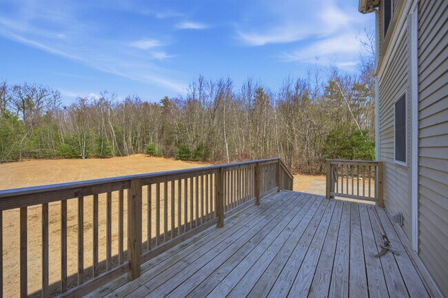 Building Photo - 564 Main St