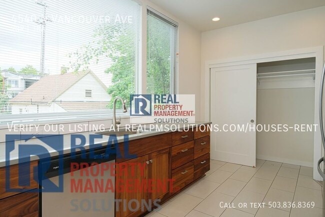 Building Photo - 4540 N Vancouver Ave