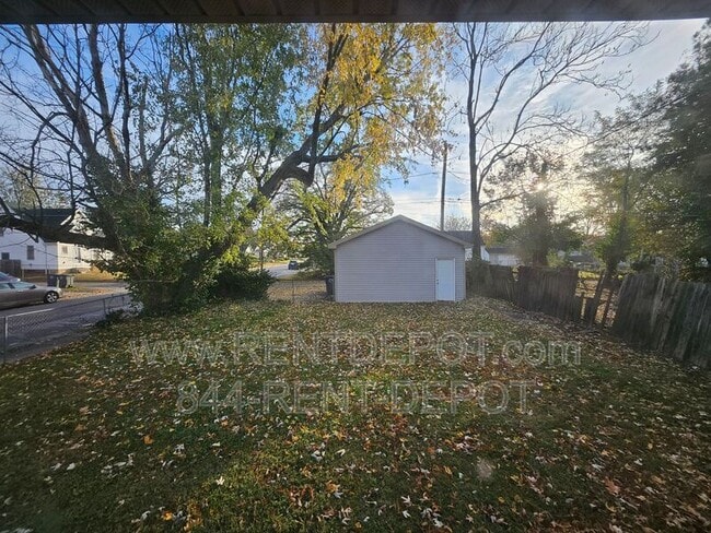 Building Photo - 703 Ravenswood Dr