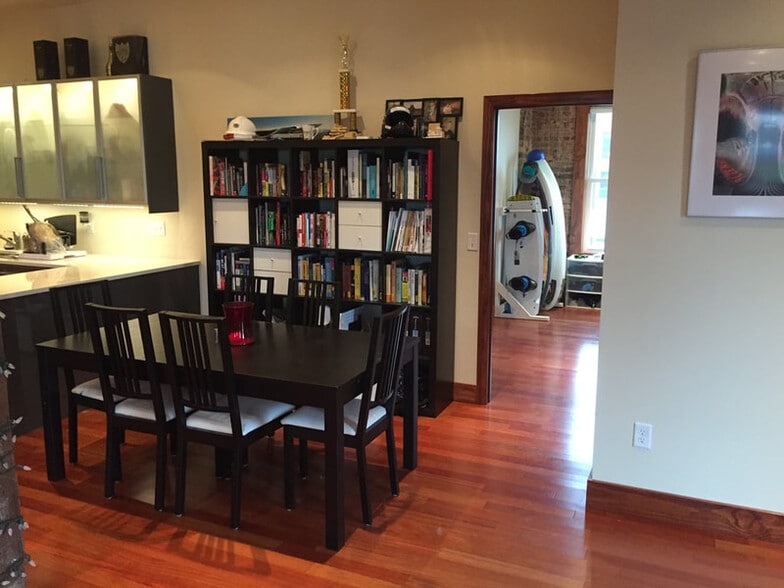 Building Photo - 418 Shelden Ave