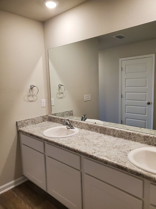 Building Photo - 4 bedroom home in Foley