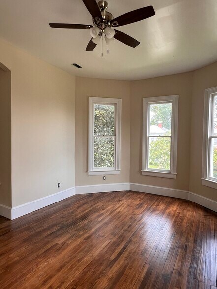 Building Photo - 140 Marshall St