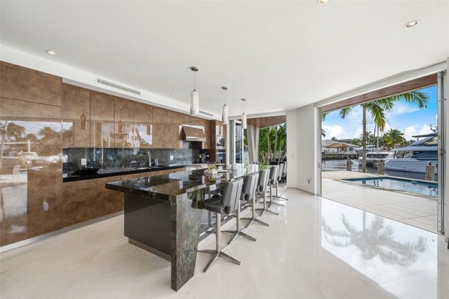 Building Photo - 3300 NE 39th St