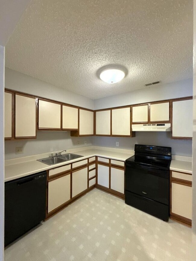 Building Photo - T.R. Lawing Realty Property