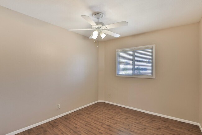 Building Photo - 3925 S Mill Ave