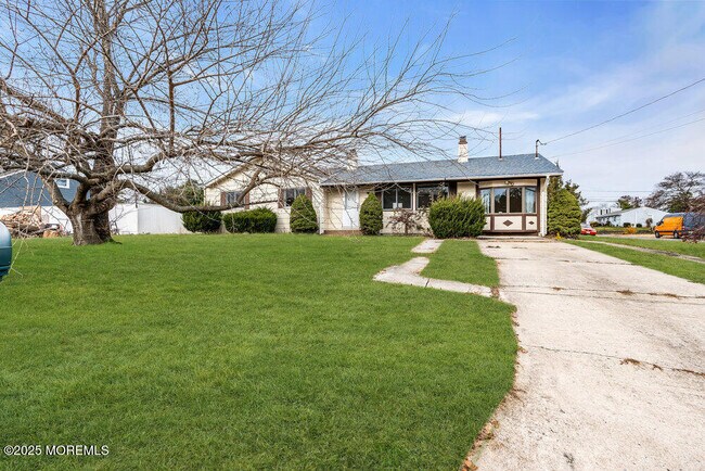 Building Photo - 1841 2nd Ave