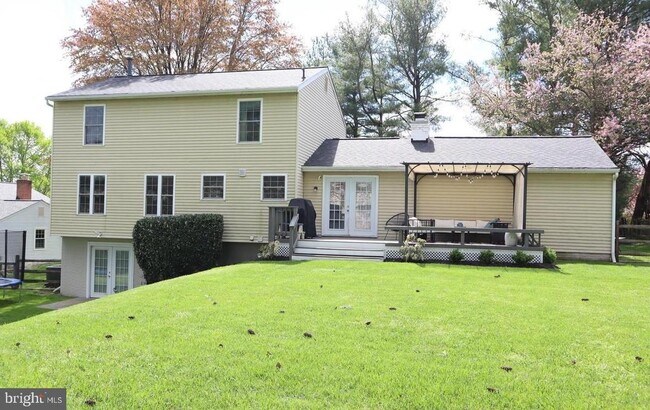 Building Photo - 15826 Anamosa Dr