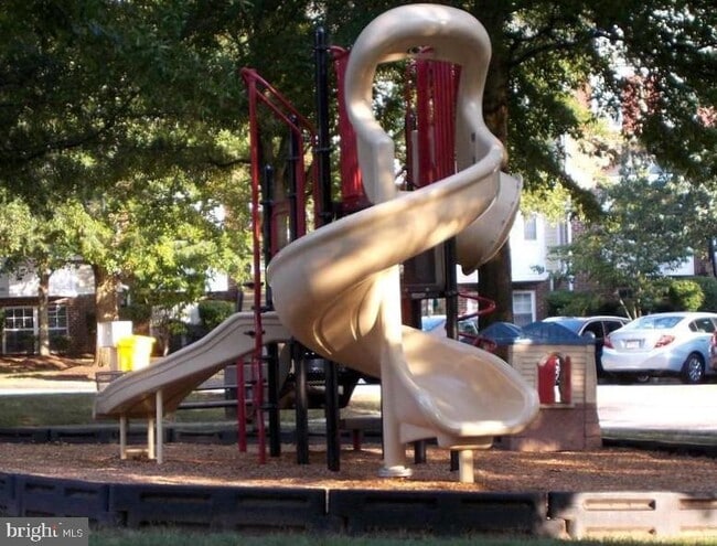 Building Photo - 1955 Pawlet Dr