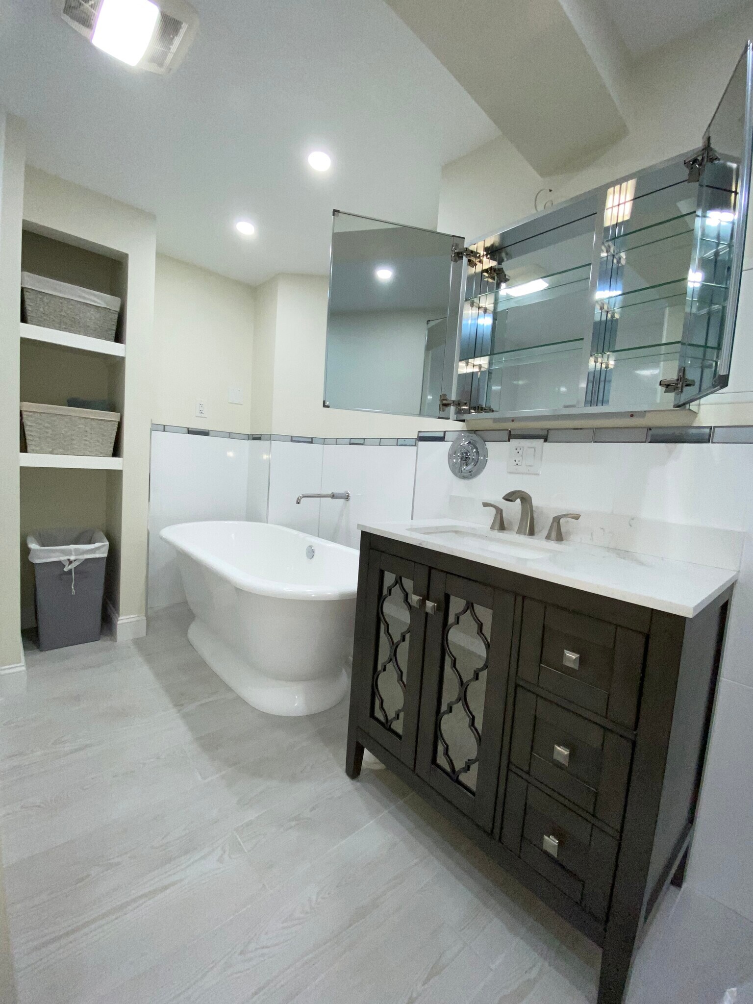 Luxurious bathroom withDesigner finishes - 26 Hazelwood St
