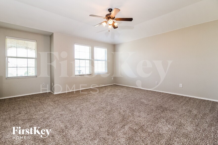 Building Photo - 1636 Grassy View Dr