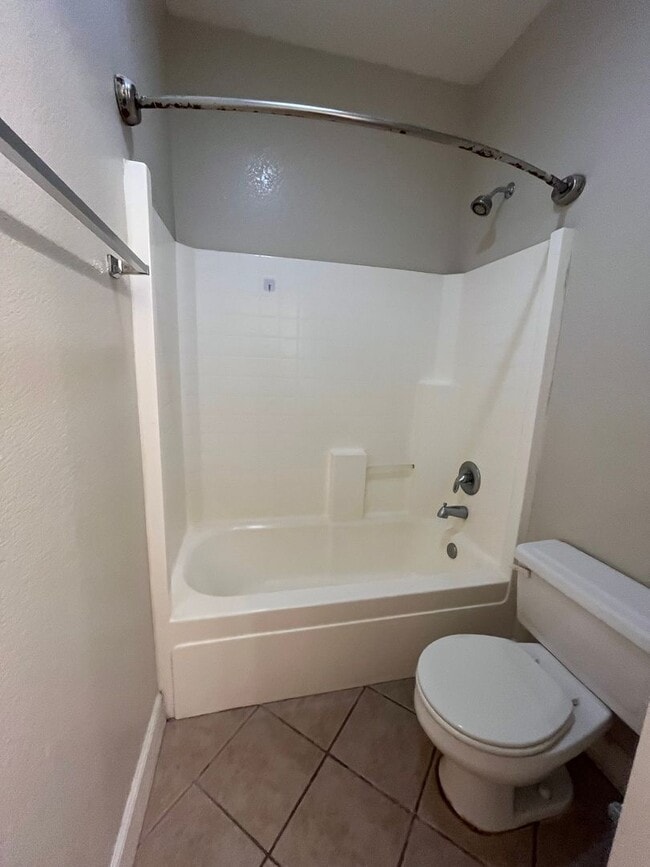 Building Photo - 4 Bed | 2 Bath | 1659SF | Tenant Pays $195...