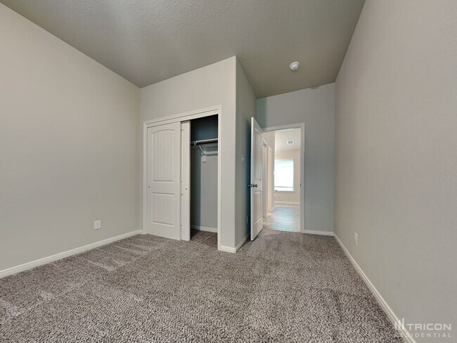 Building Photo - 9834 Gln Brk Ln