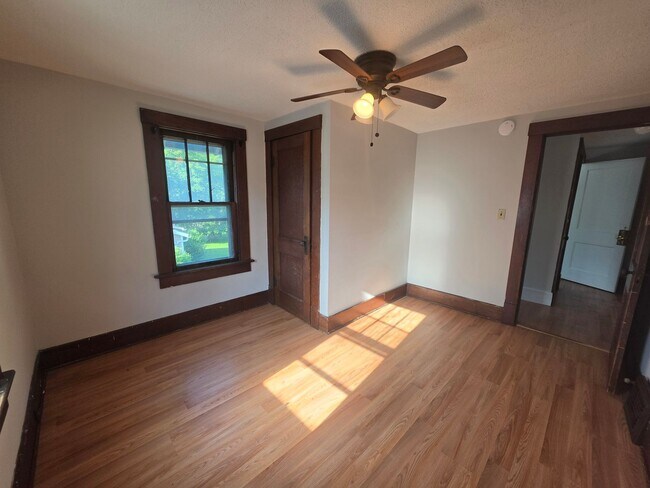 Building Photo - Kent 3 bedroom 1 bath Single Family Home
