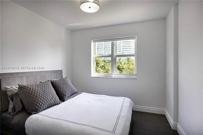 Building Photo - 19900 E Country Club Dr