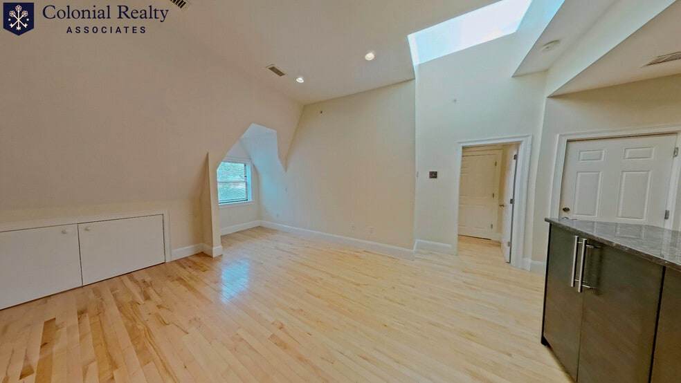 Building Photo - 1203 Beacon St