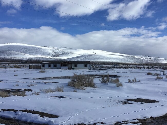 Building Photo - Horse Property - Four Bedroom Manufactu...