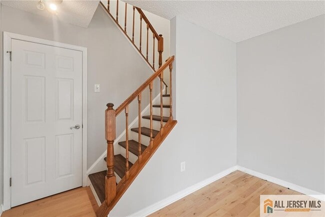 Building Photo - 37 Kingston Run