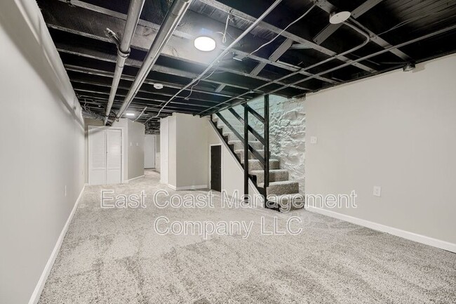 Building Photo - 304 N Pulaski St