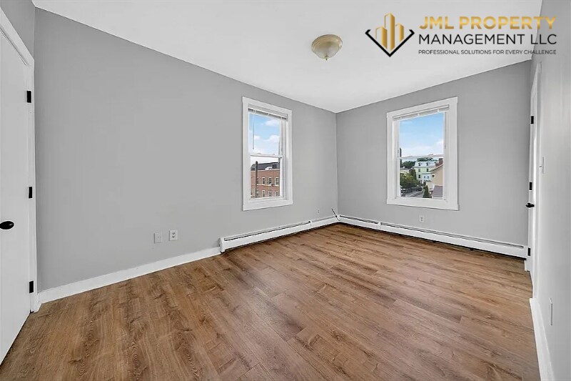 Primary Photo - 130 High St