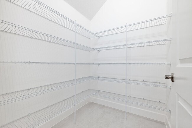 Building Photo - Luxurious gated community 5-Bedroom Rental...