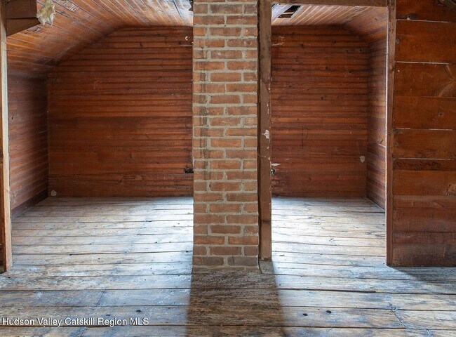 Building Photo - 562 State St