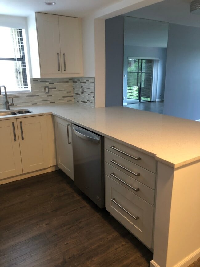 Building Photo - 2312 S Cypress Bend Dr