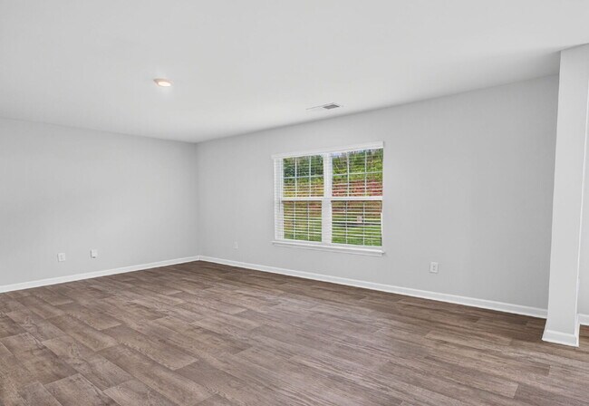 Building Photo - Experience Spacious Comfort: 3-Bedroom Home with 2.5 Baths.