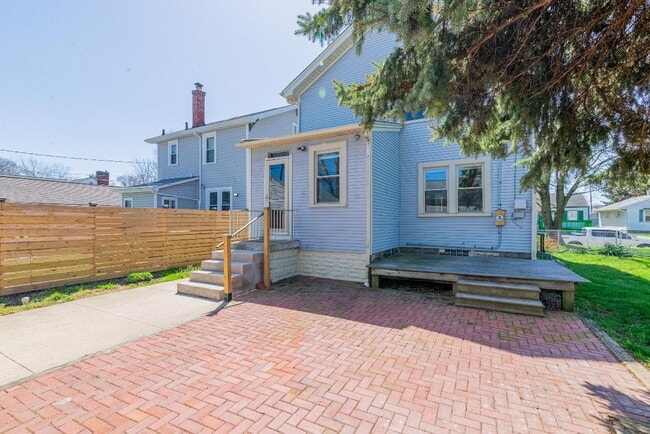 Building Photo - 732 E Mithoff St