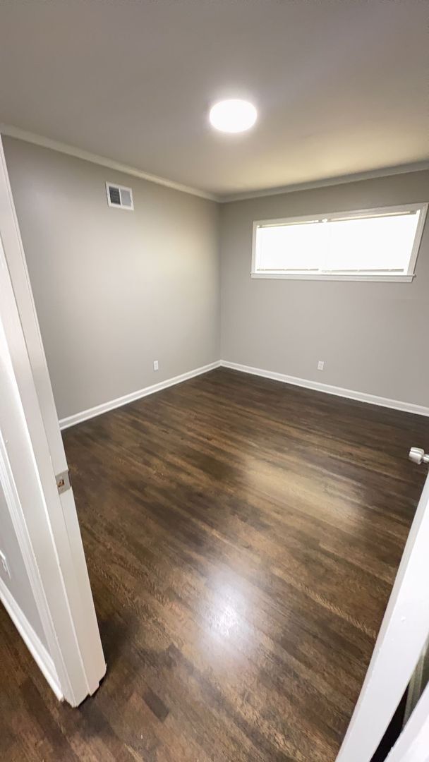 Building Photo - Beautifully Updated 4 bedroom 2 bath home - Open to Section 8