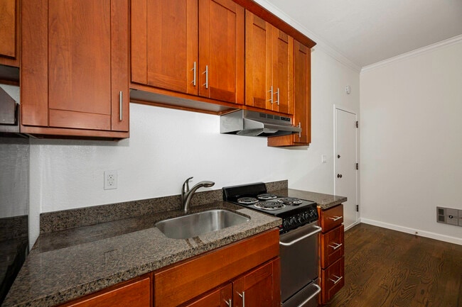 Building Photo - 977 Pine