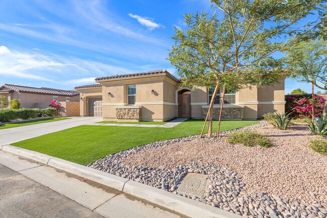 Building Photo - 81890 Via Encinitas