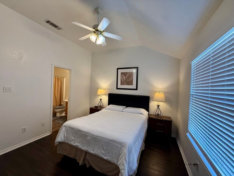 Building Photo - 4302 Alleeta Dr