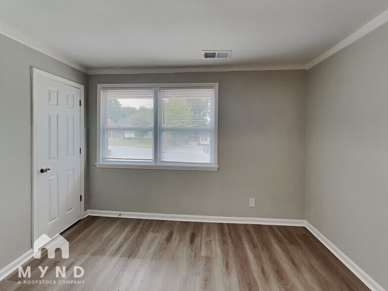 Building Photo - 3026 Bellaire Dr
