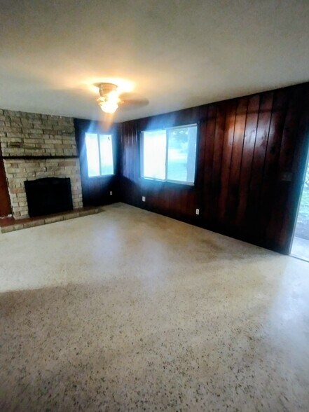 Building Photo - 1503 Old Kings Rd