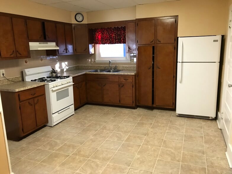 Kitchen pic 1 - 629 Herman Ave