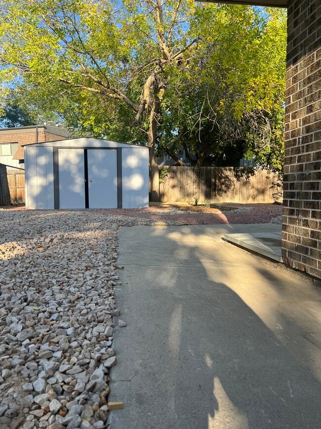 Building Photo - 428 Emery Dr